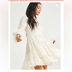 The Eliza dress- Fitted at waist, flowy bottom
100%polyester